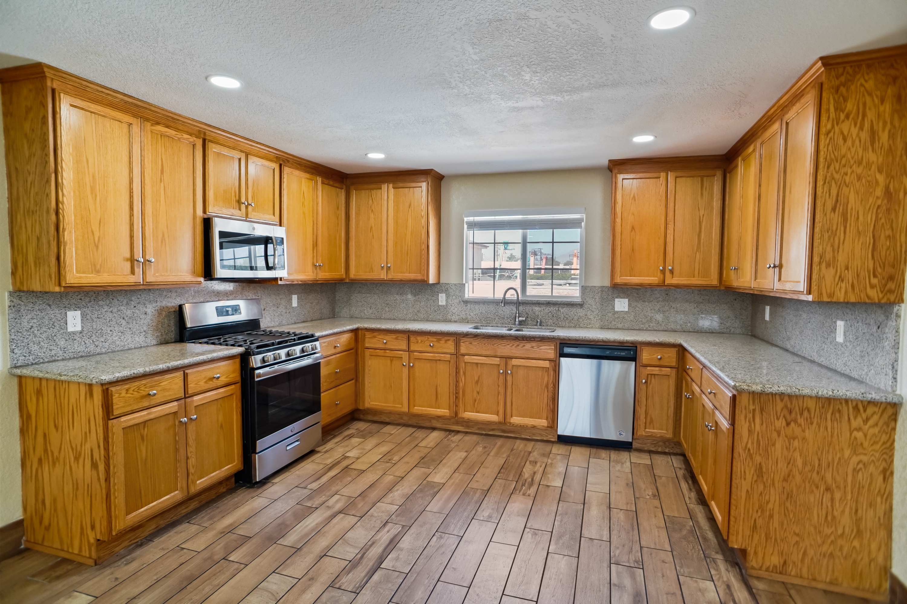 11819 1/2 Glenoaks Blvd